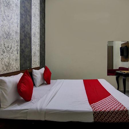 Hotel Yash House New Delhi Exteriör bild