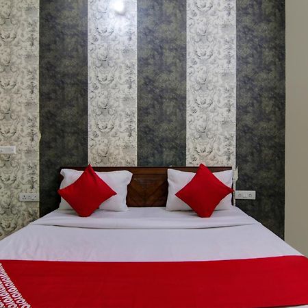 Hotel Yash House New Delhi Exteriör bild