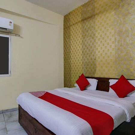 Hotel Yash House New Delhi Exteriör bild