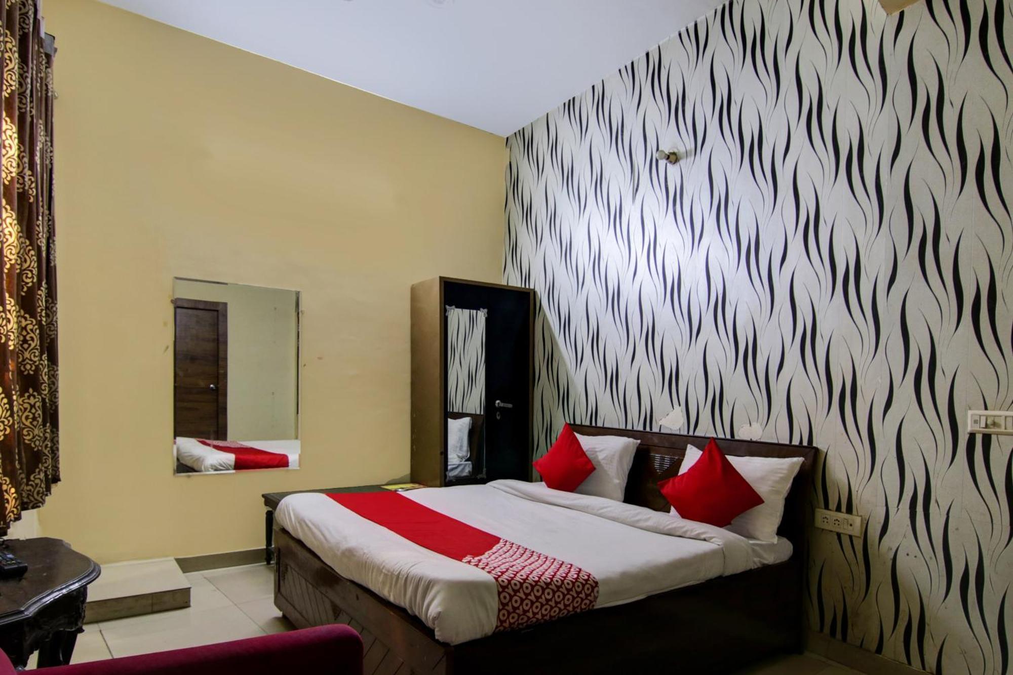Hotel Yash House New Delhi Exteriör bild