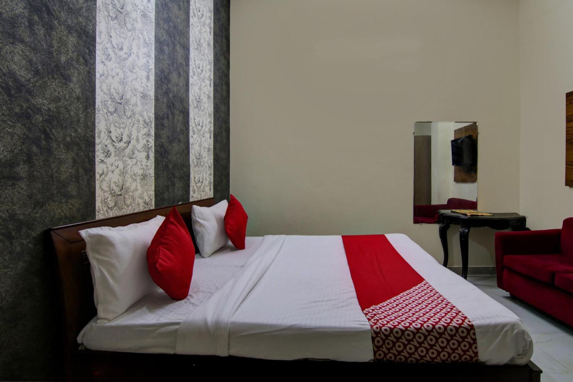 Hotel Yash House New Delhi Exteriör bild