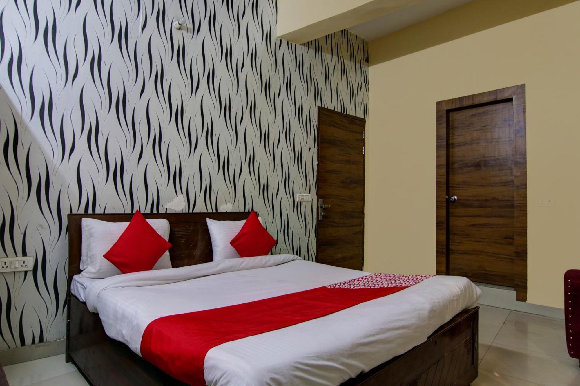 Hotel Yash House New Delhi Exteriör bild