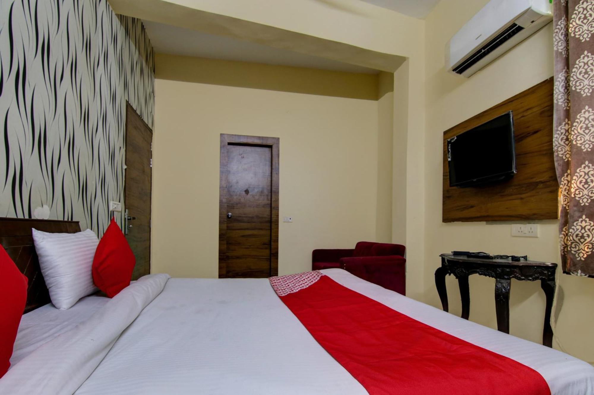 Hotel Yash House New Delhi Exteriör bild