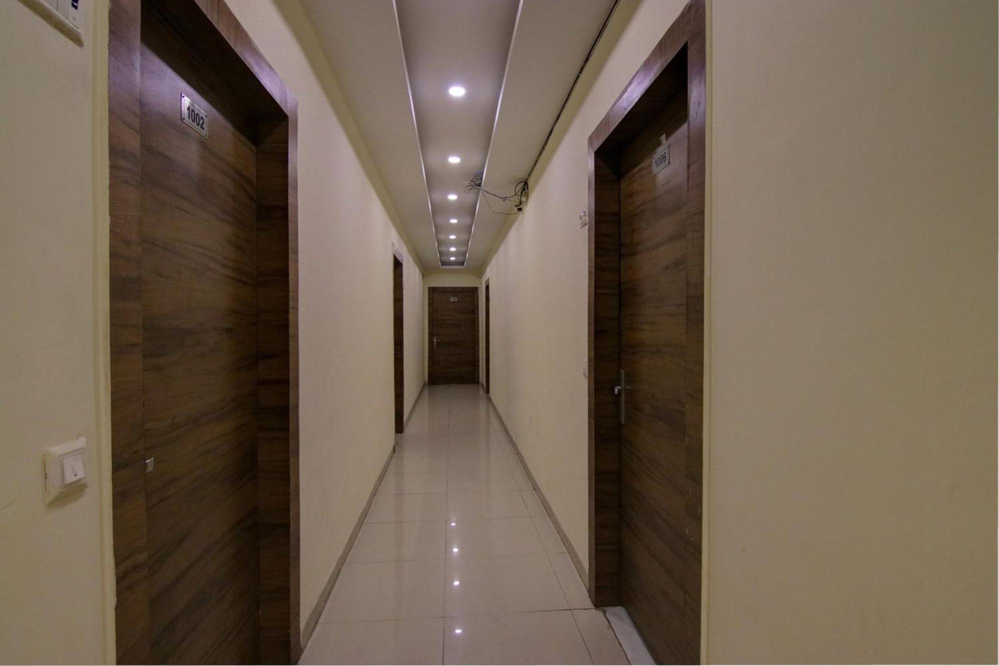Hotel Yash House New Delhi Exteriör bild