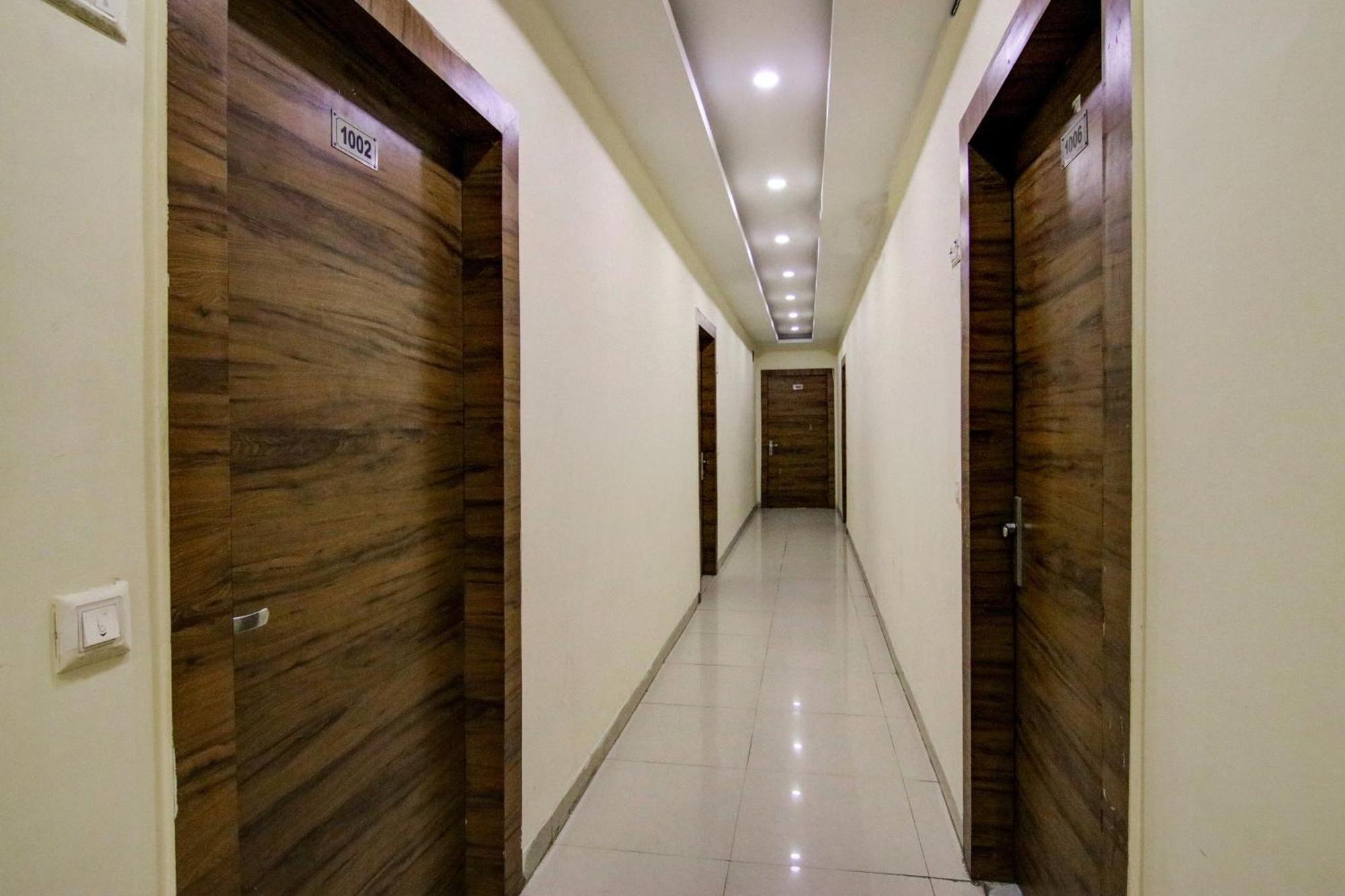 Hotel Yash House New Delhi Exteriör bild