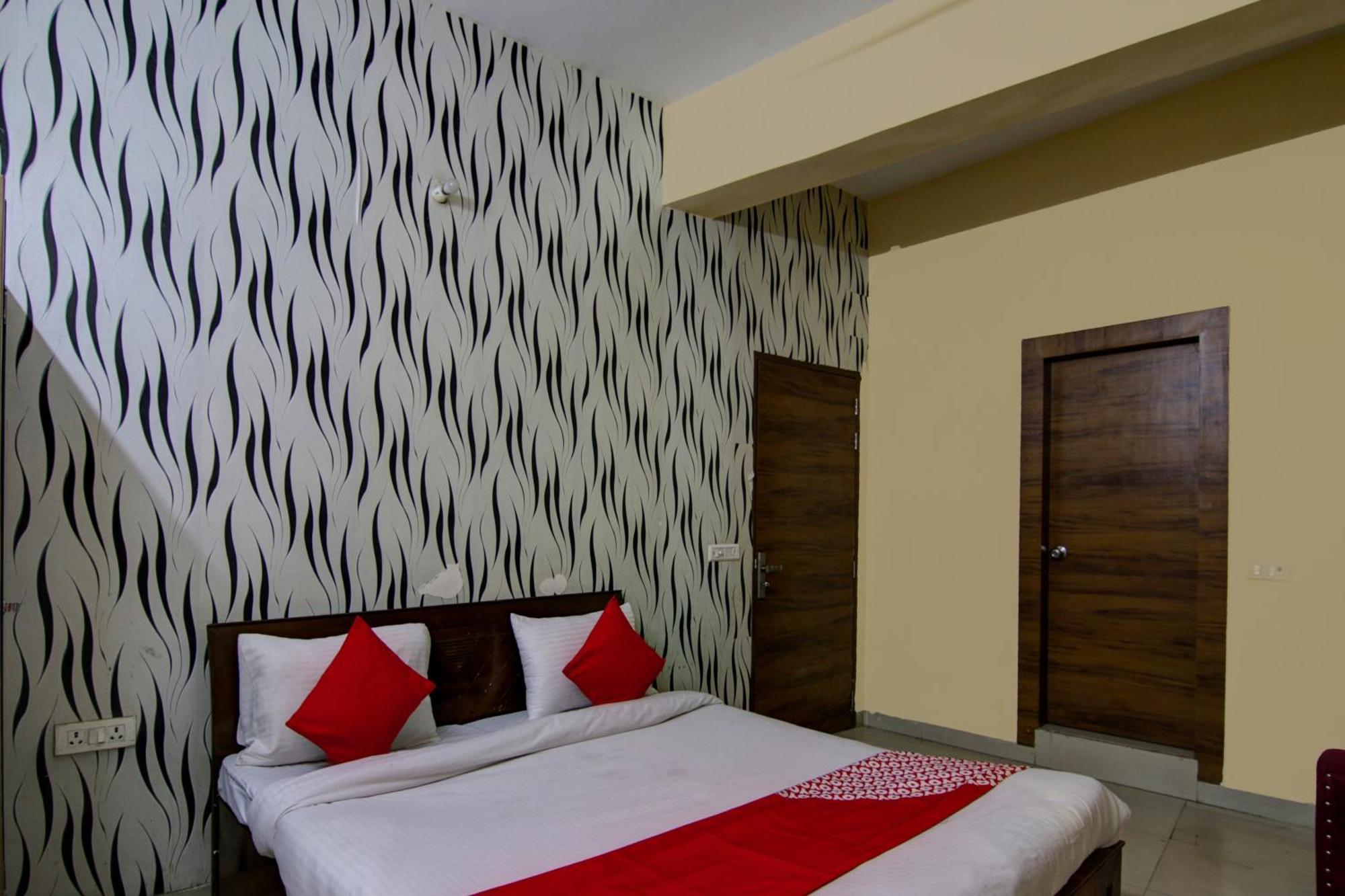 Hotel Yash House New Delhi Exteriör bild